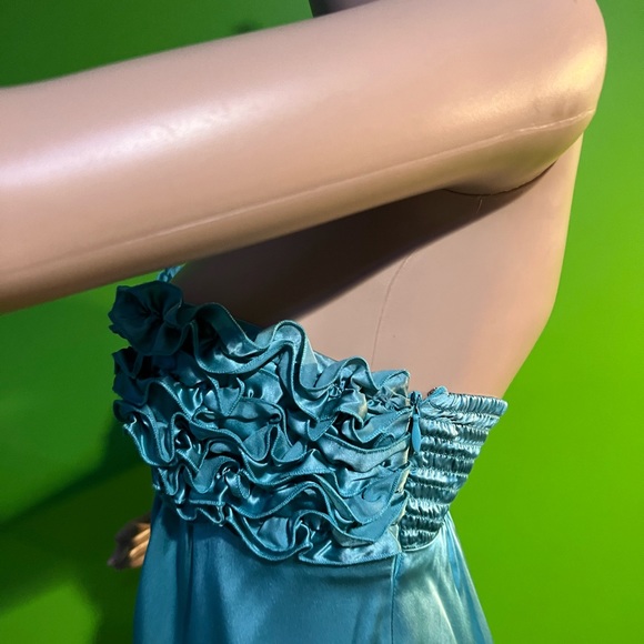 Betsey Johnson Evening | Black Label | Lined Silk Ruffled Bodice Strapless Dress - Picture 12 of 16